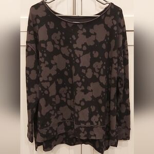 Rachel Hollis abstract pullover top